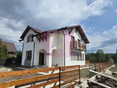 Vila cu 4 camere de vanzare  in Brebu